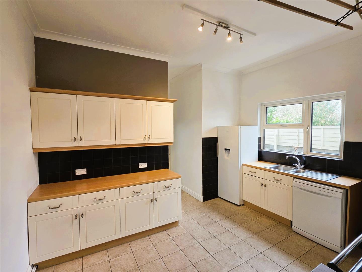 New Road, Llanelli, SA15 3DP